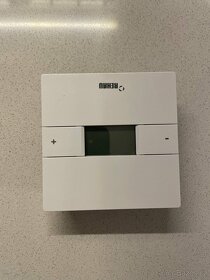 REHAU Prostorový termostat Nea H 230 V - 2