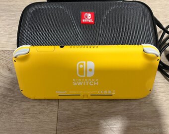 Nintendo Switch Lite – žlutý, perfektní stav, záruka 10/25 - 2