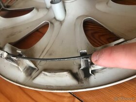 1 kus krytu kola FORD AM51-1000-BA 16” - 2