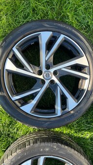 Volvo XC40 kola 245/45 R20 - 2
