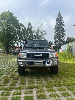Toyota Land Cruiser 79 - 2