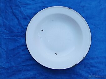 Smaltovaný bílý talířek, průměr 24 cm - 2