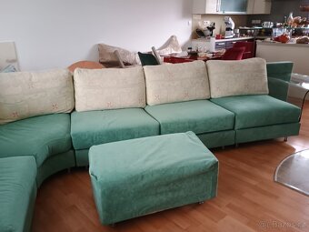 Italská designová rohová pohovka s podnožkou - 2