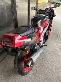 Kawasaki ZXR 750 H1 - 2