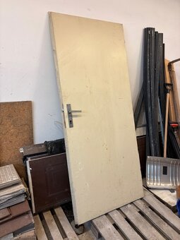 Prodám starší použité dveře ze stavby 80 cm - 2