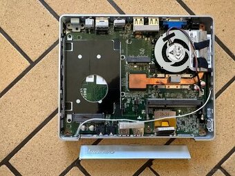 Lenovo IdeaCentre Q190 na náhradní díly - 2