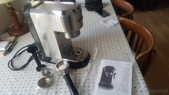 Pákový kávovar DeLonghi. - 2