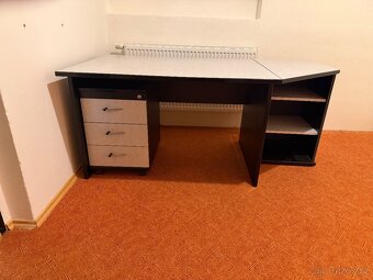 Kancelářský stůl - 2