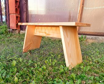 Minimalistická dřevěná stolička - 2