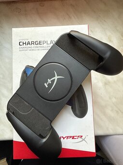 HyperX herní držák a QI nabíječka - 2