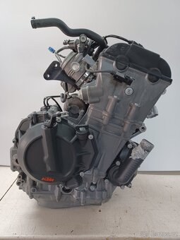KTM 890 DUKE R - MOTOR - 2