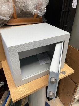 Trezor SAFMETAL použitý za 6.000 kč - 2