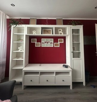 REZERVACE Ikea Hemnes obývací stěna bílá - 2