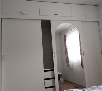 Vestavěná šatní skříň - 2