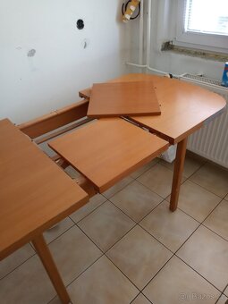 Prodáme jídelní stůl rozkládací - 2