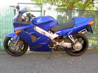 Honda VFR 800 - 2