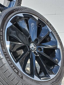 Pěkná orig alu kola Supernova, Š Superb Michelin 235/40/19 - 2