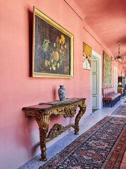 Bohatě vyřezávaný konzolový stůl s mramorem - 2