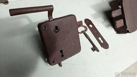 Starý zámek na vrata, dveře - 2