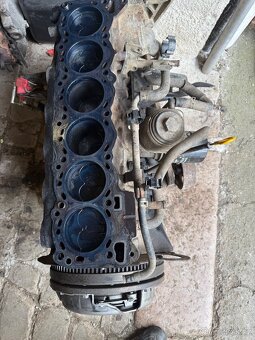 Nissan Patrol  y61 2,8 - 2