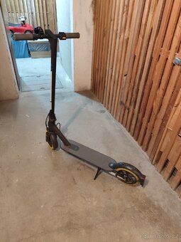 Xiaomi Mi Scooter Essential - 2