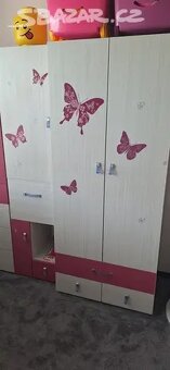 Šatní skříň do dětského pokoje prostorná - 2