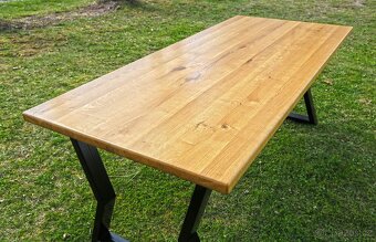 Dubový jídelní stůl -nový - 2