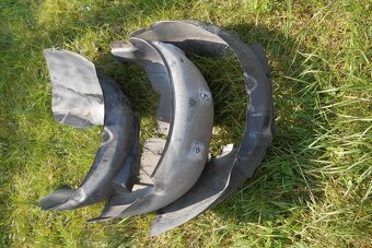 VW Passat B5,5  3BG kombi, podběhy - 2