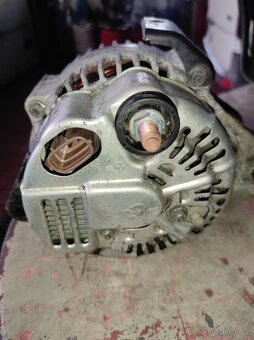 Kia Sorento 2,5 Crdi 125kW alternátor - 2