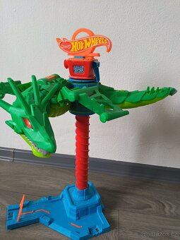 Hotwheels dračí útok - 2