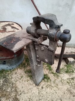 Kovářský svěrák - 2