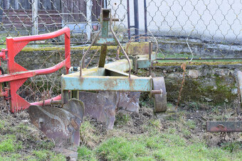 Pluh nesený české výroby - 2