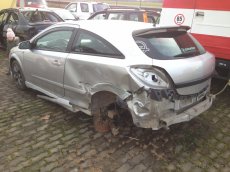Opel Astra Coupe 1,9CDTI 2005 88kW GTC - díly - 2