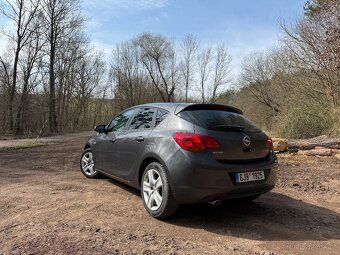 Opel Astra 1.4 Turbo, ve výborném stavu - 2