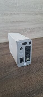Záložní zdroj UPS APC 650 - 2