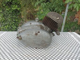 Motor ČZ 150c - 2
