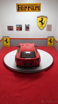Ferrari FF 1:18 Hot Wheels Elite REZERVACE - 2