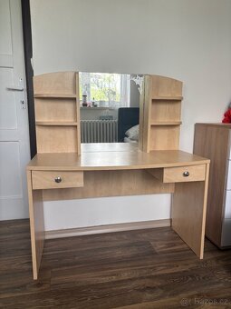 Kosmetický stolek - 2