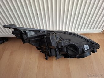 Ford cmax 2011-2014 levé světlo H7 - 2
