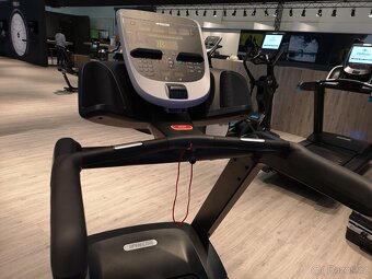 Precor TRM 681 konzole P31,P82 běžecký pás komerční - 2