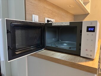 Prodám mikrovlnou troubu LG MS23NECBW - 2