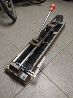 Řezačka obkladaček - 2