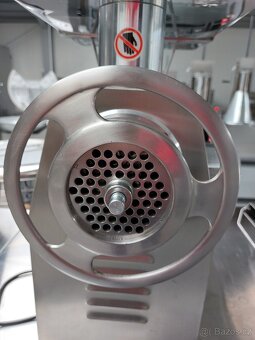 Mlýnek na maso 22 Řeznický vlček, Řezačka masa 22 - 2