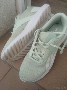Sportovní dámská obuv - 2