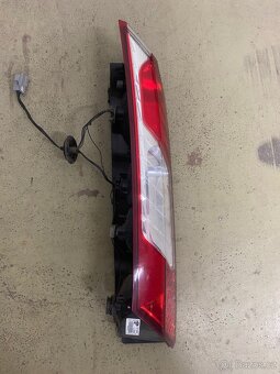 Levý zadní světlomet Ford Transit Connect 2013-2022 - 2