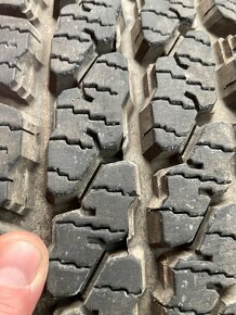 2x 235/85R16 1xGoodYear a 1xCooper - 2