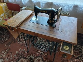 šlapací šicí stroj HEROS - 2