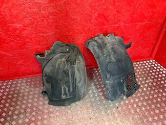 PRAVÝ PŘEDNÍ PODBĚH AUDI A8 4H D4 - 2