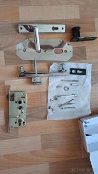 kování na dveře bezpečnostní - 2