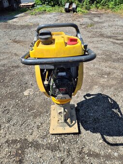 Prodám vibrační pěch zn.bomag bt65. - 2